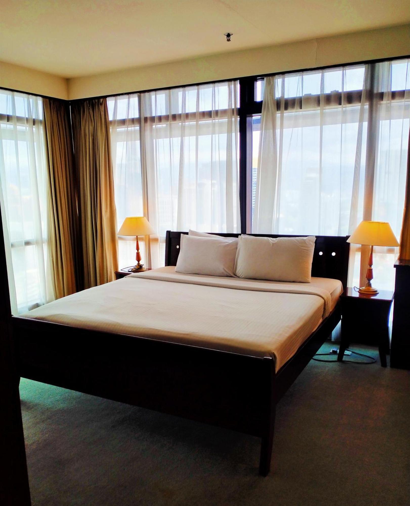 Traveler Service At Times Square Pangsapuri *