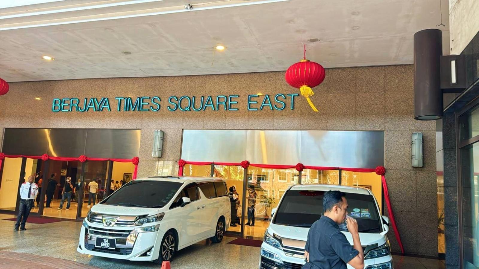 Pangsapuri Traveler Service At Times Square *